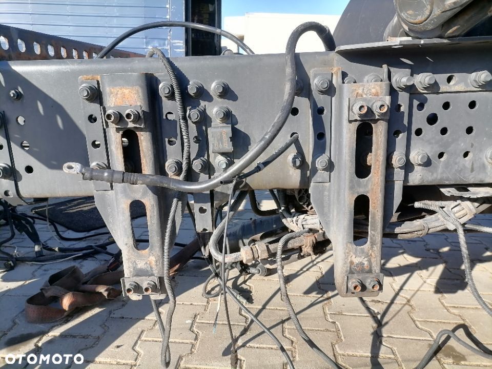 Dystans mocowanie zbiornika paliwa Actros MP4 - 2