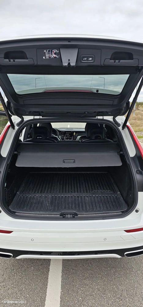 Volvo XC 60 2.0 T8 PHEV R-Design AWD - 25