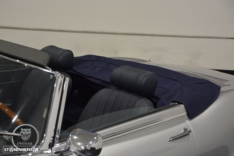Jaguar E-Type - 31