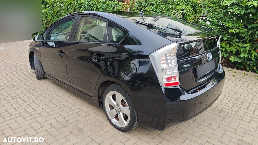 Toyota Prius - 4