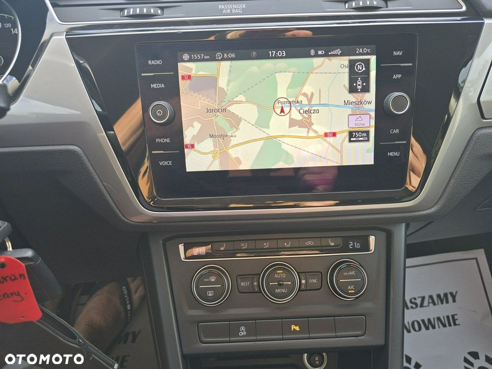 Volkswagen Touran - 25