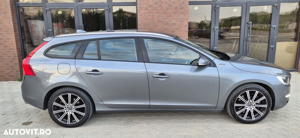 Volvo V60 D6 Plug-In-Hybrid AWD Geartronic Summum - 32