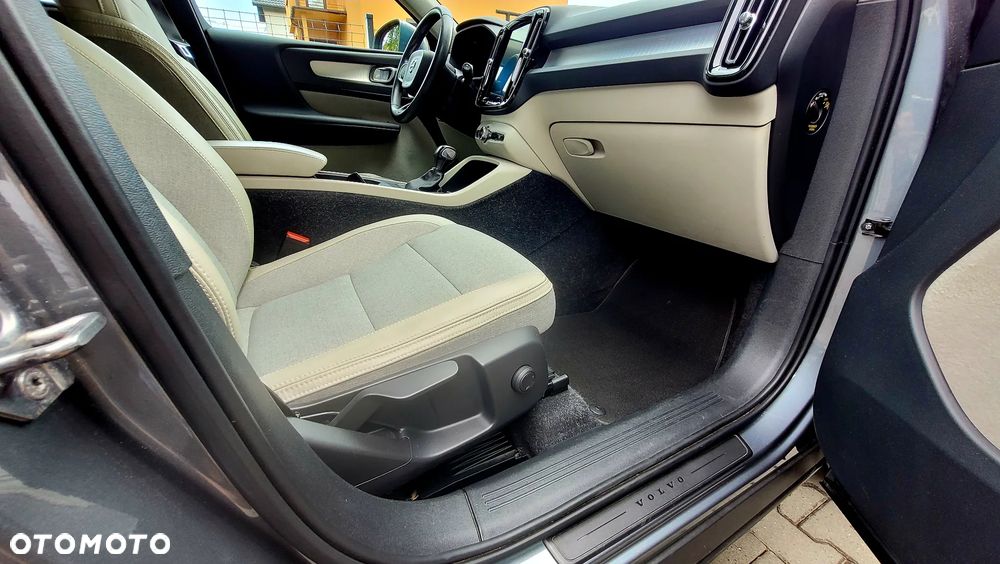 Volvo XC 40 T3 Momentum - 10