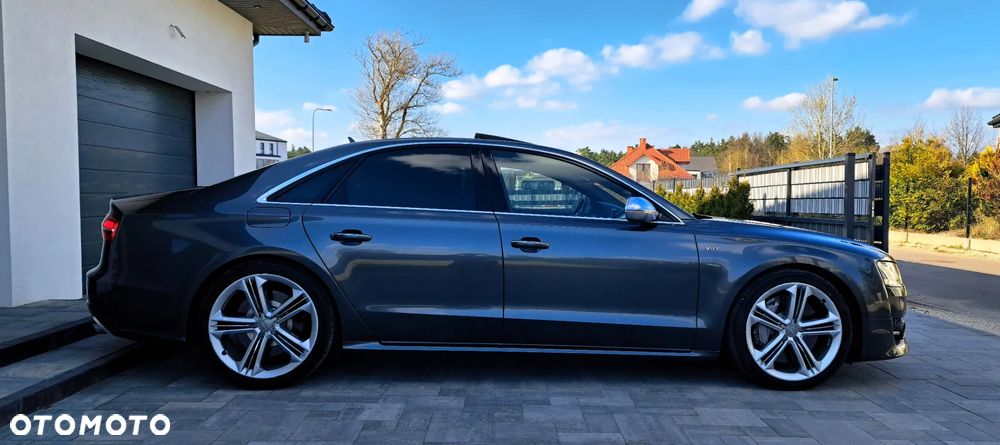 Audi S8 - 32