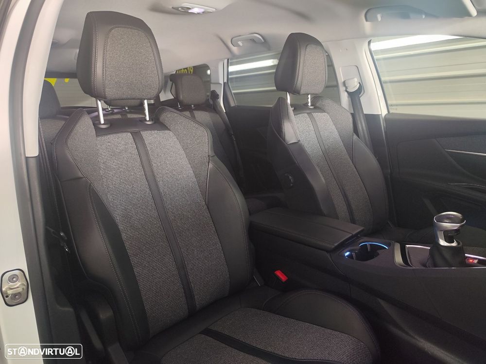 Peugeot 5008 1.2 PureTech Allure - 24