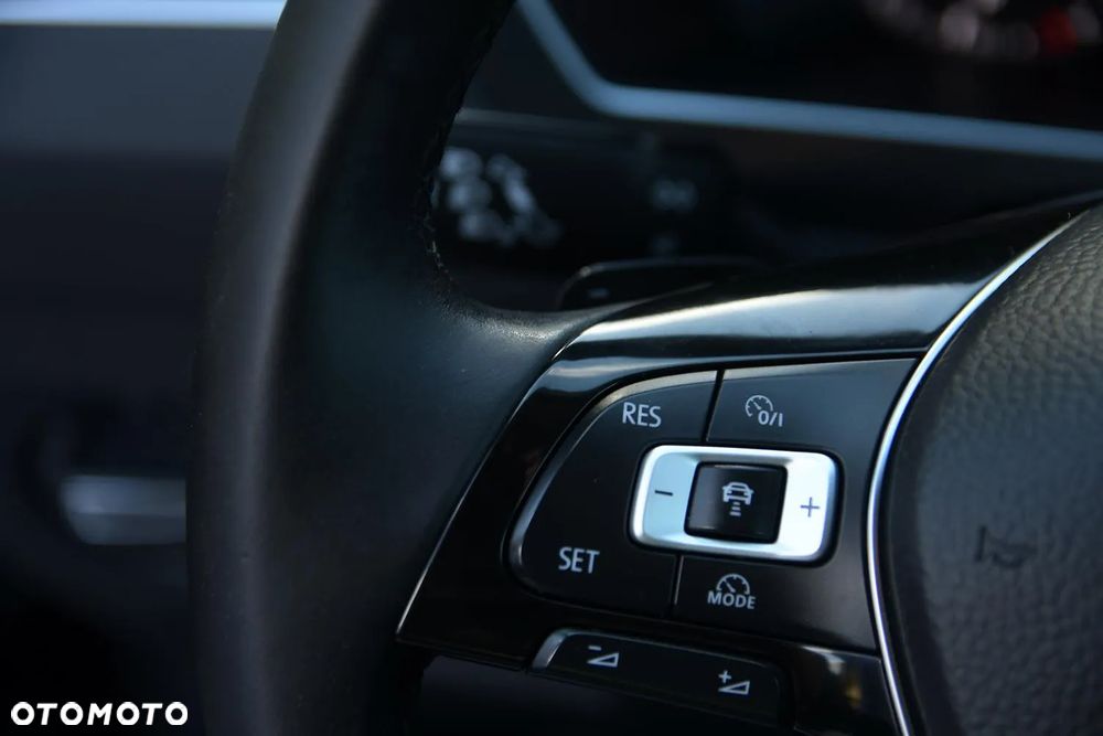 Volkswagen Tiguan - 32