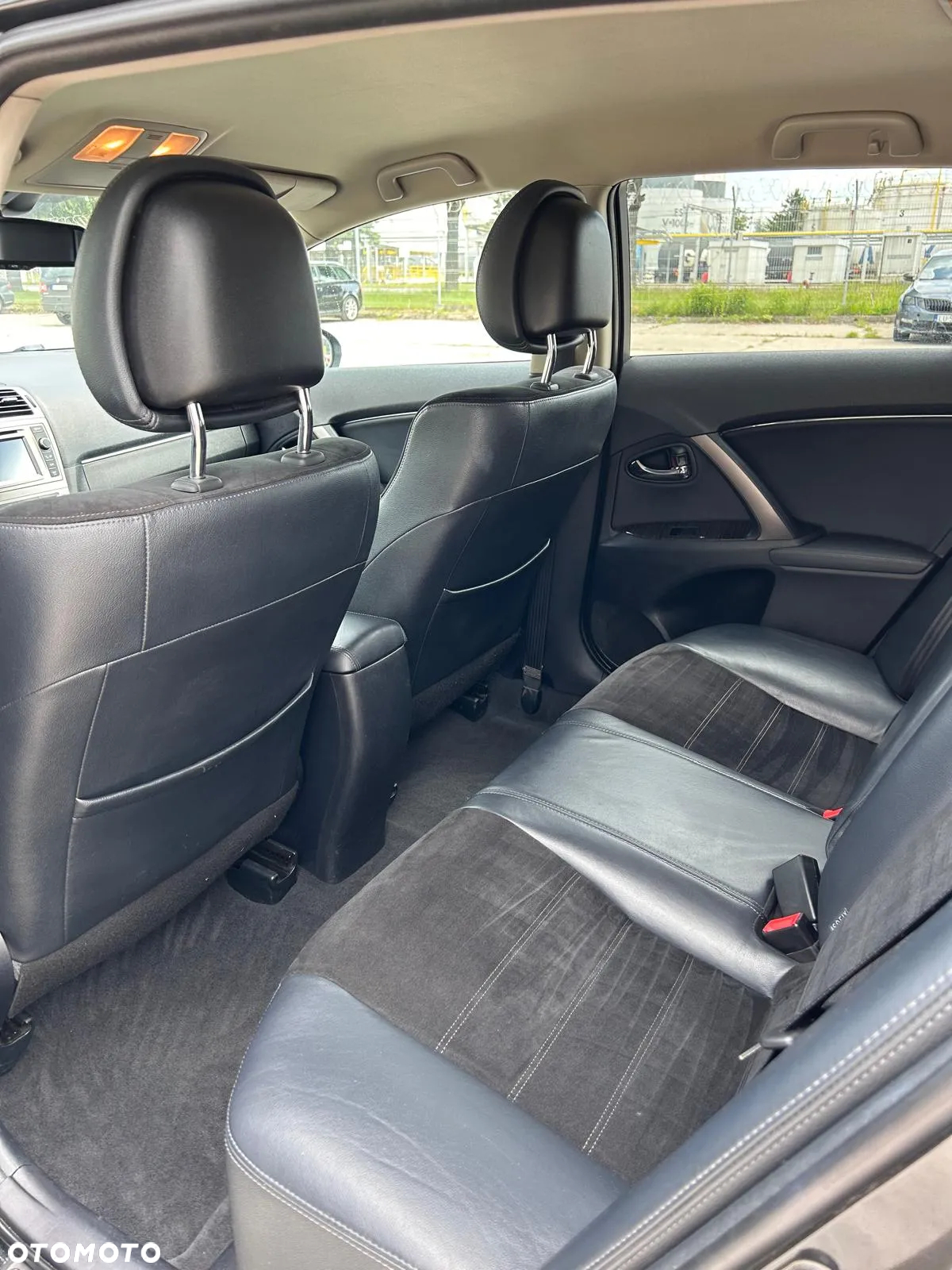 Toyota Avensis 1.8 Premium MS - 7