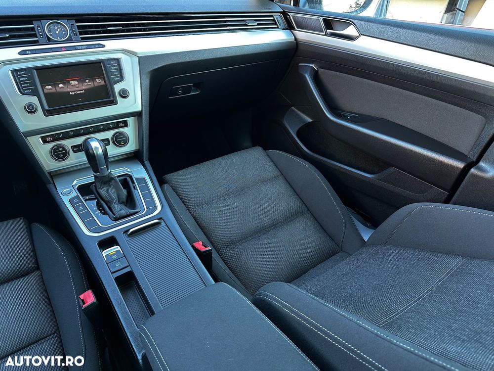 Volkswagen Passat - 12