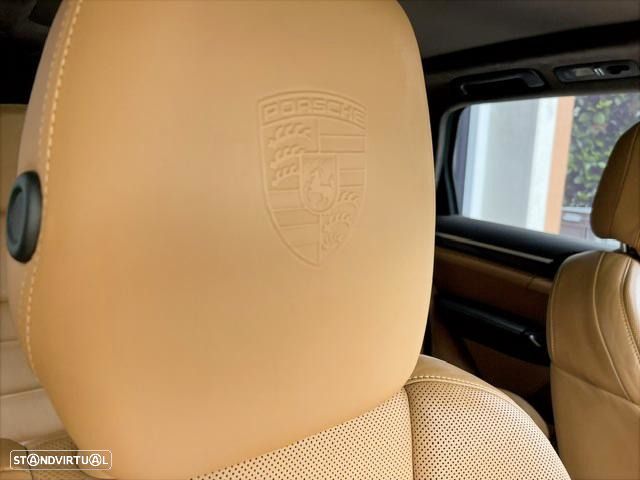 Porsche Cayenne Turbo S Tiptronic S - 11