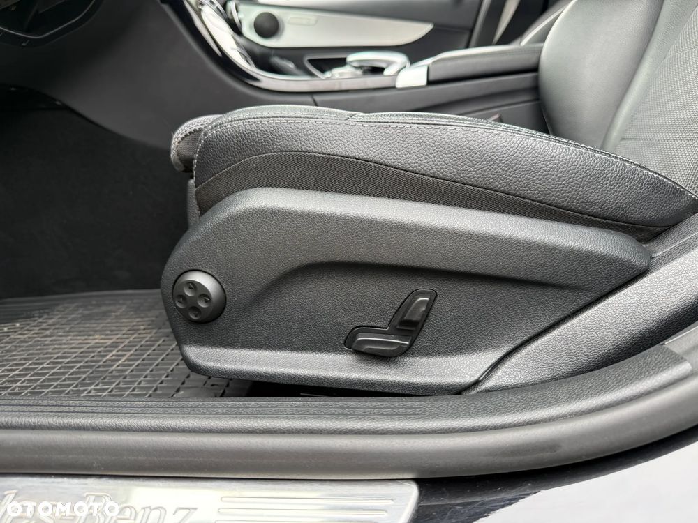 Mercedes-Benz Klasa C 180 7G-TRONIC Exclusive - 31
