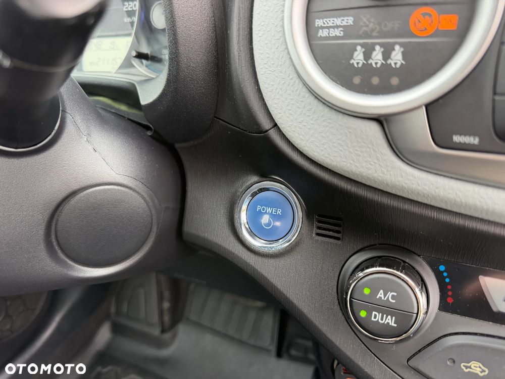 Toyota Yaris Hybrid 100 Premium - 38