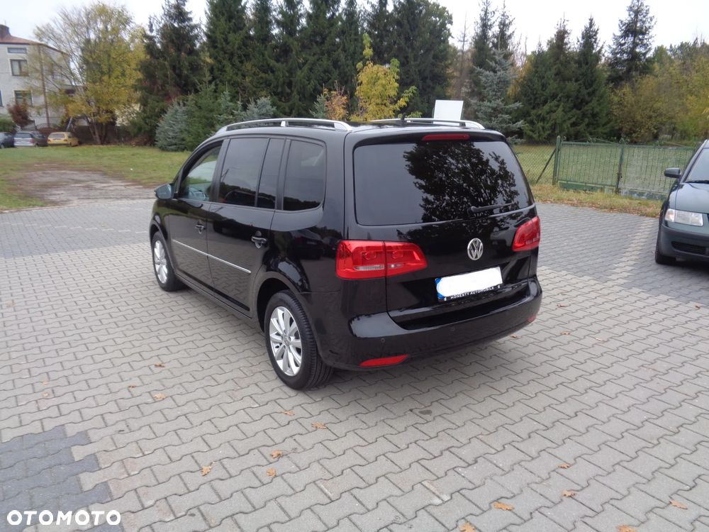 Volkswagen Touran 2010 photo 2
