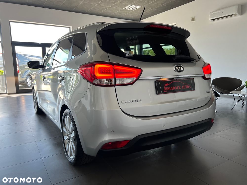 Kia Carens - 4