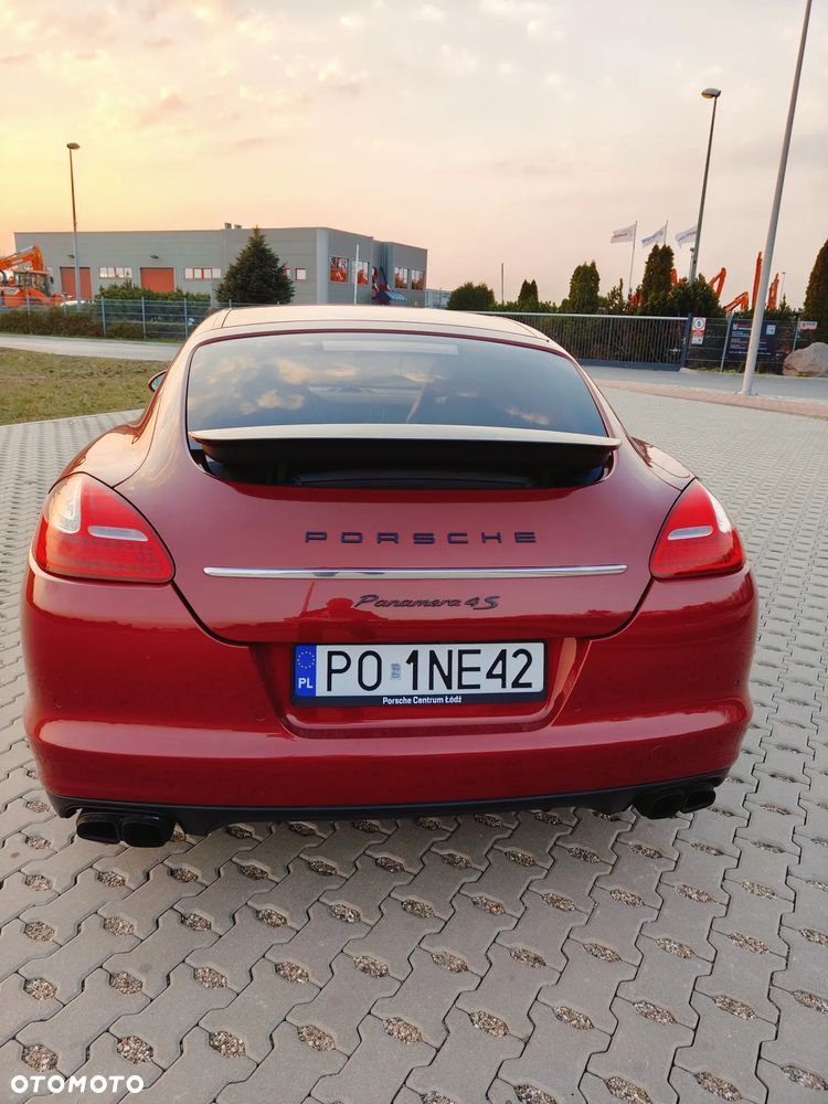 Porsche Panamera 4S - 9