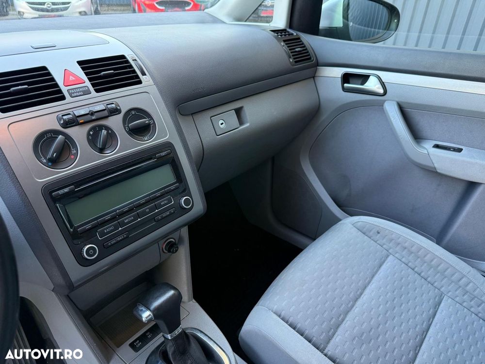 Volkswagen Touran - 10