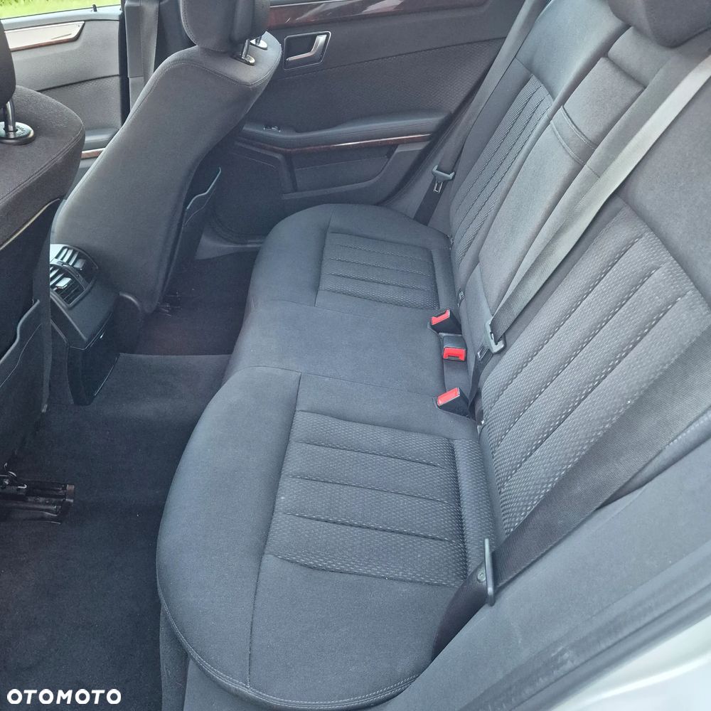 Mercedes-Benz Klasa E 220 CDI 7G-TRONIC Elegance - 22