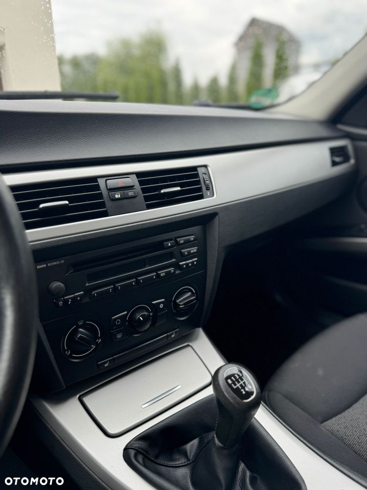 BMW Seria 3 320i - 25
