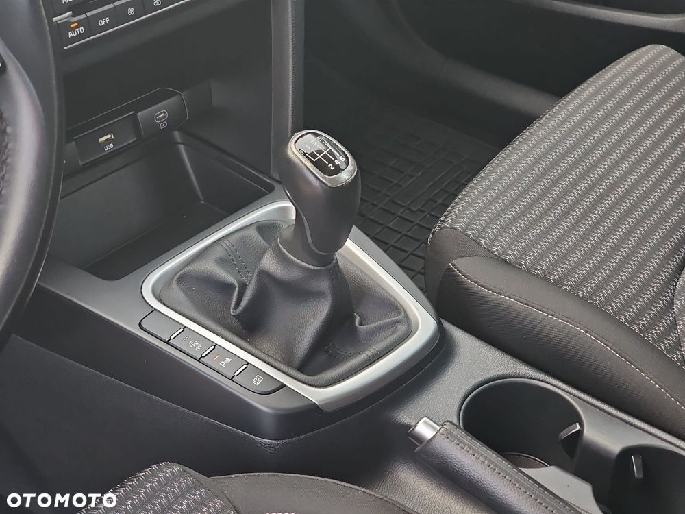 Kia Ceed 1.5 T-GDI M - 19