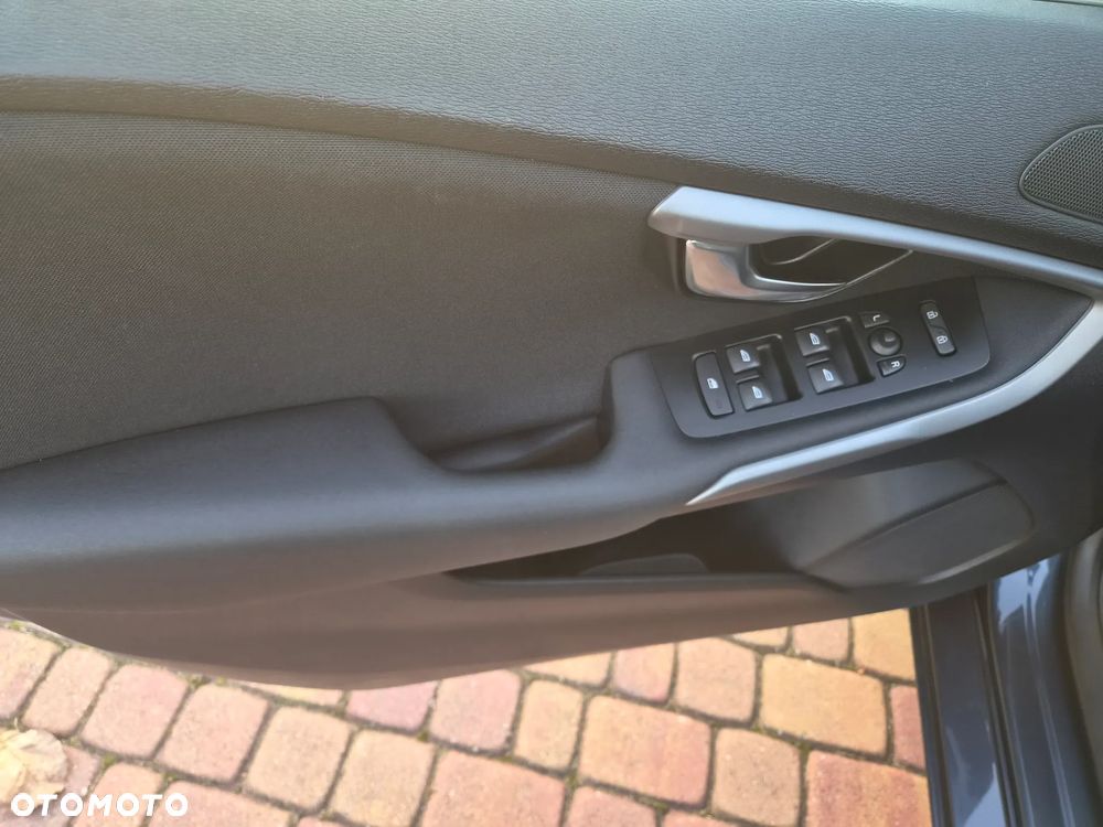 Volvo V40 D2 Kinetic - 16