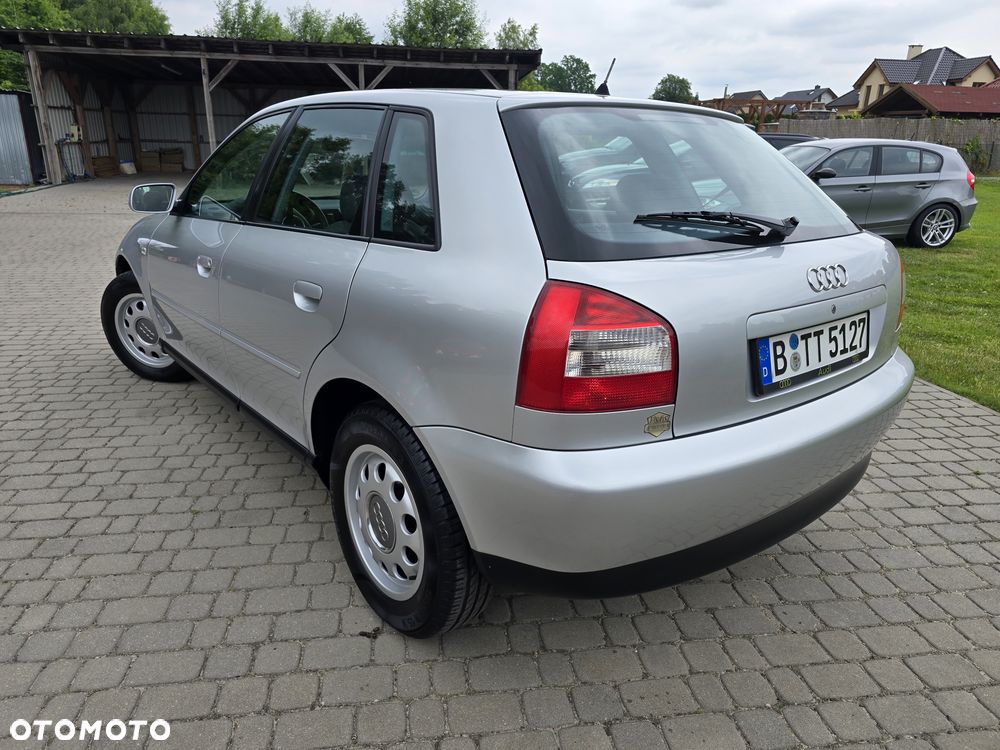 Audi A3 Sportback 1.6 Ambiente - 4