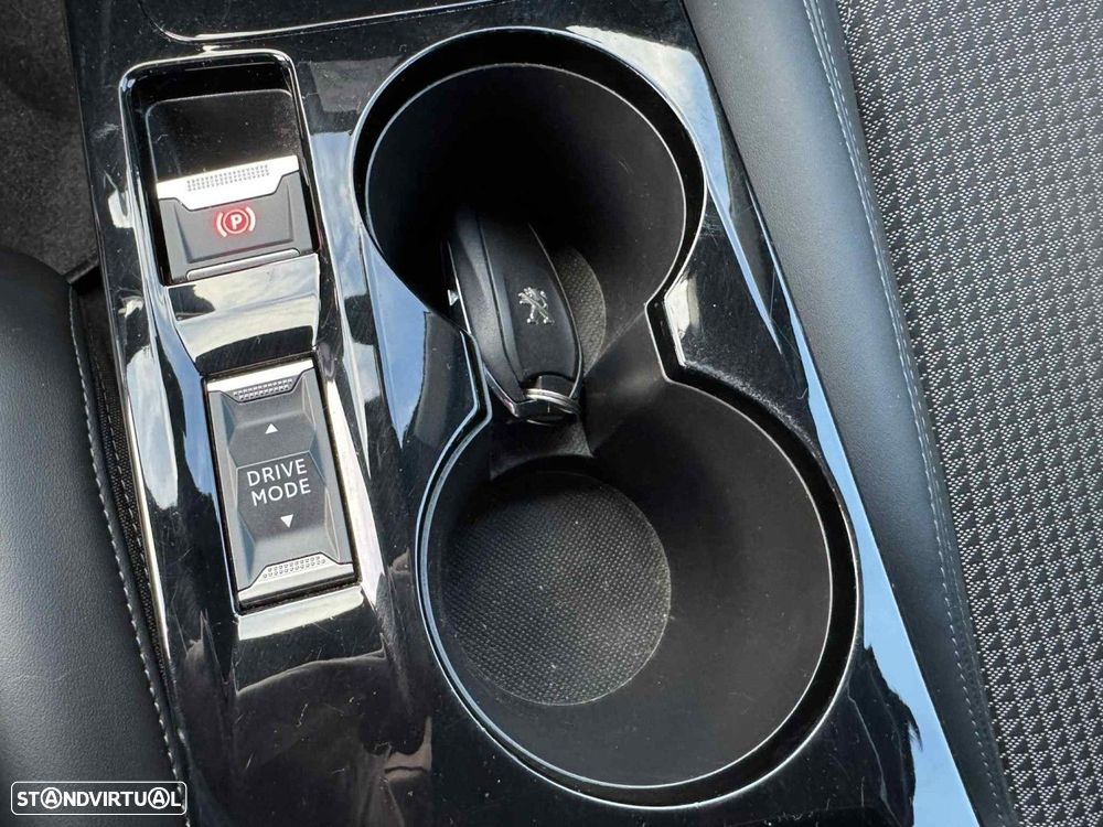 Peugeot 2008 1.2 PureTech GT EAT8 - 19