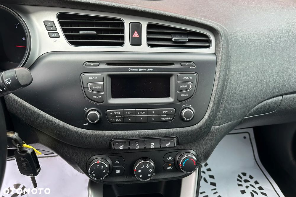 Kia Ceed - 27