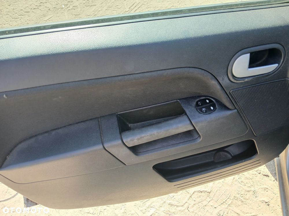 FORD FUSION 02  fotel fotele kanapa deska kokpit podsufitka boczek boczki klamka podłokietnik - 3