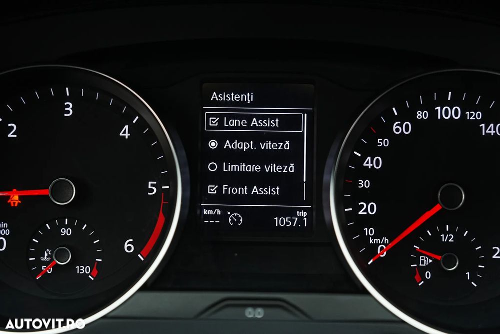 Volkswagen Passat 2.0 TDI SCR DSG Conceptline - 25