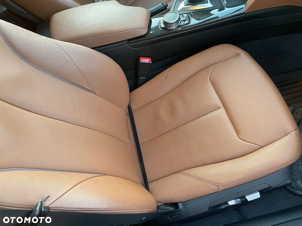 BMW Seria 3 330d xDrive Sport-Aut Luxury Line - 11