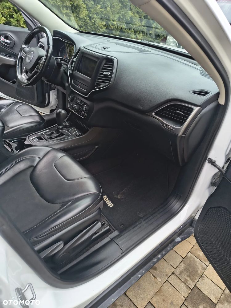 Jeep Cherokee - 14