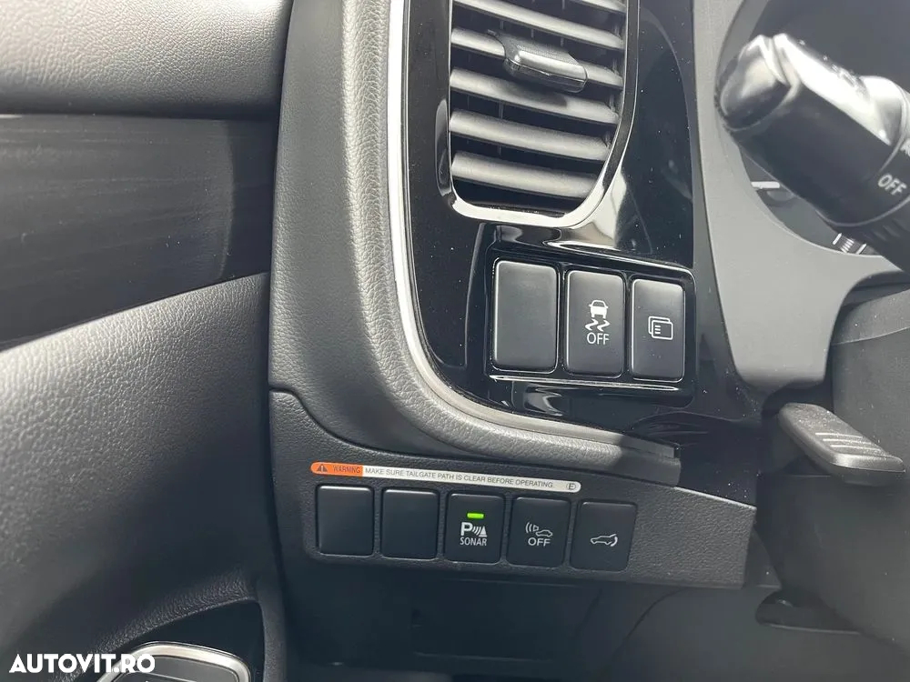 Mitsubishi Outlander - 3