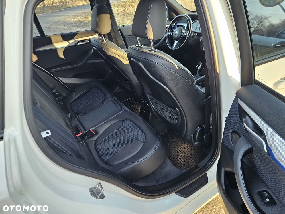 BMW X1 xDrive20i Sport Line sport - 14
