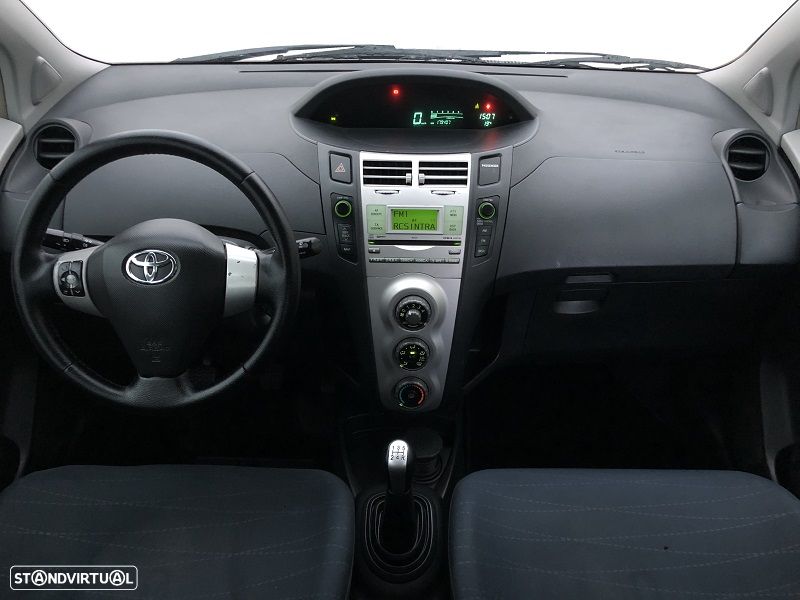 Toyota Yaris 1.0 VVT-i AC Manual - 12