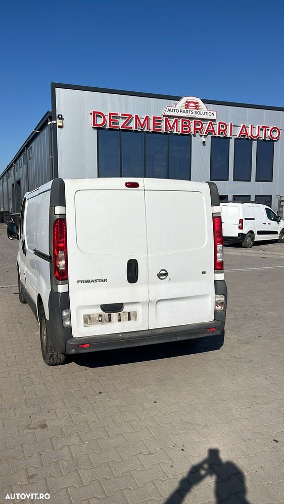 Dezmembram Renault Trafic 2.0 diesel din 2009 - 3