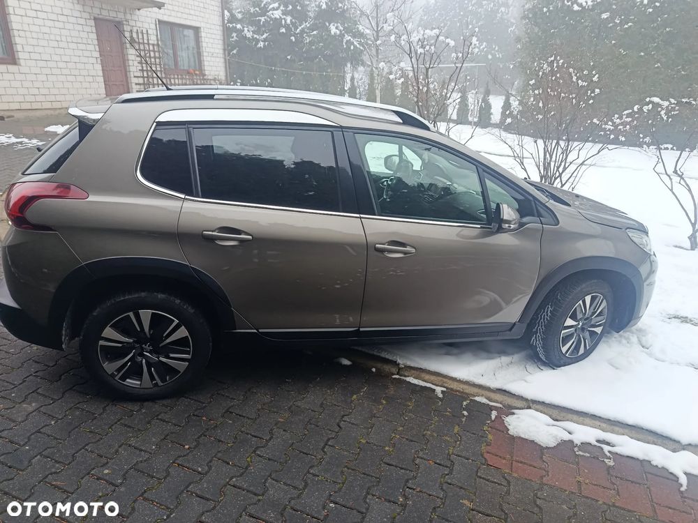 Peugeot 2008 1.2 Pure Tech Allure S&S - 6