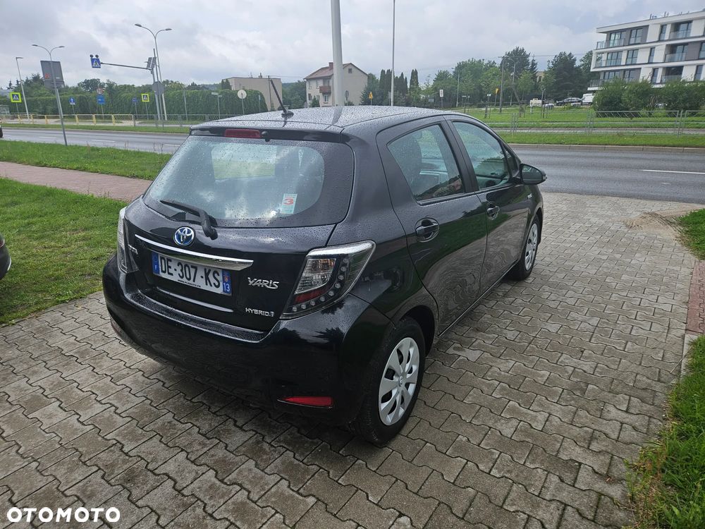 Toyota Yaris Hybrid 100 Sol - 19