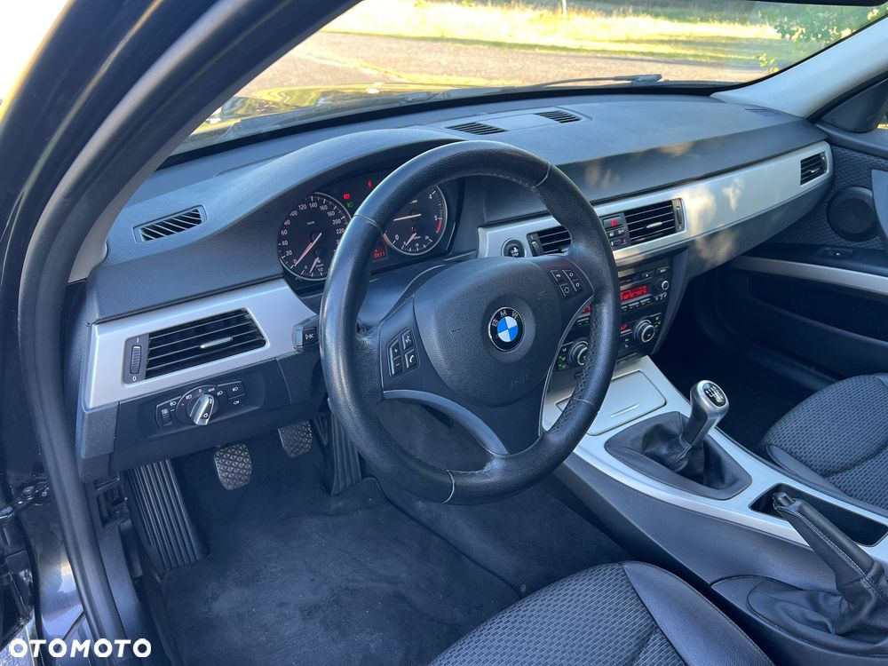 BMW Seria 3 316d - 25