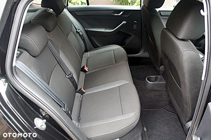 Skoda RAPID 1.6 TDI DSG Ambition - 23
