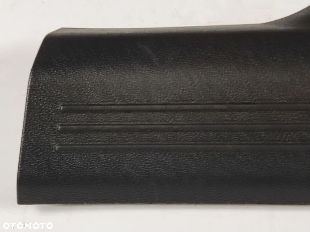 VOLVO XC40 17-21r Poszycie Nakładka Progu Przód Prawy - 2