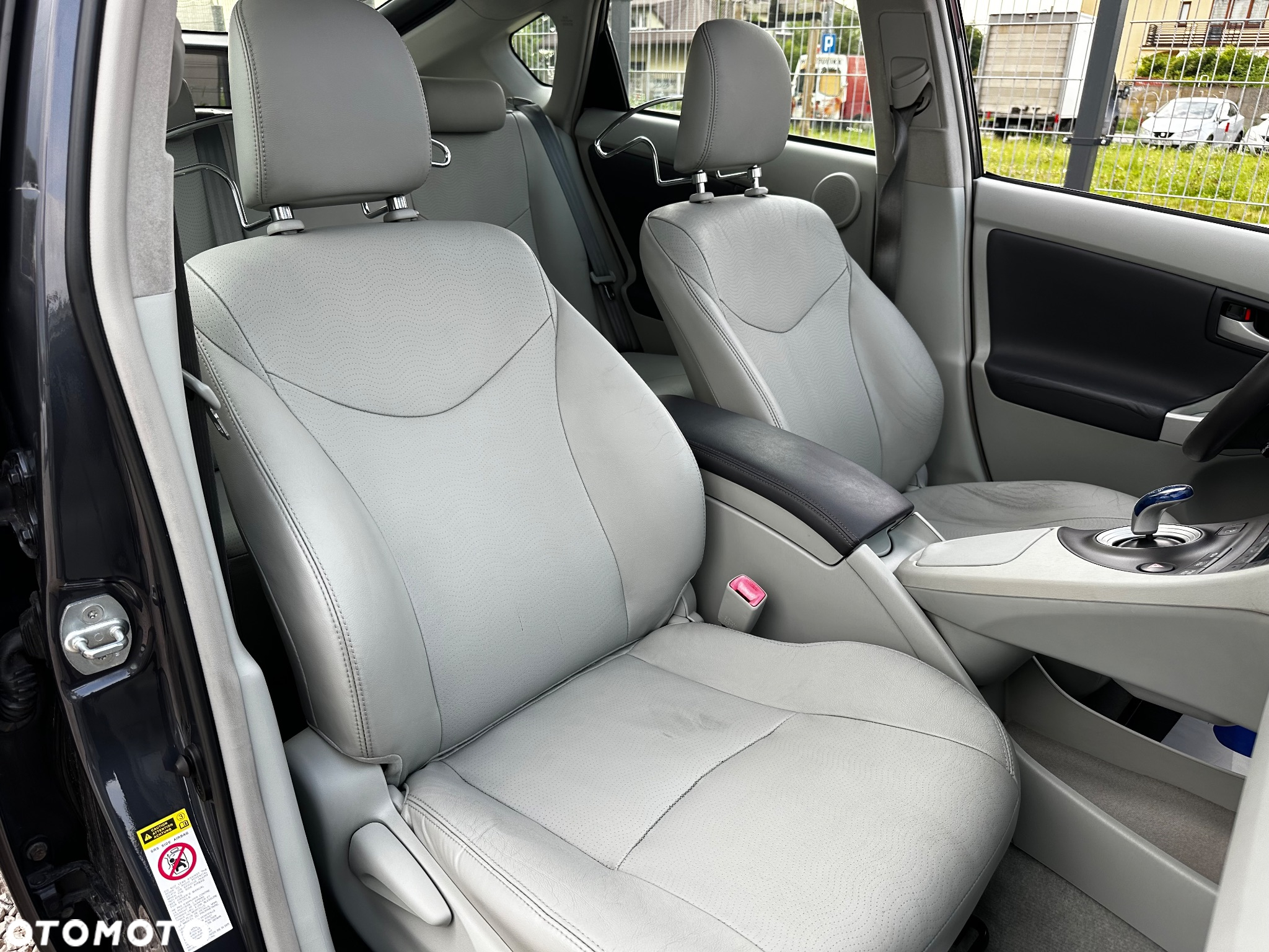 Toyota Prius (Hybrid) Executive - 15