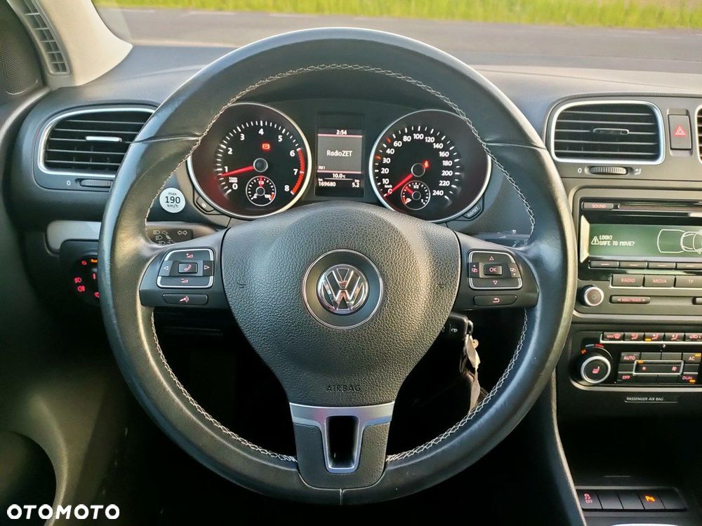 Volkswagen Golf - 22