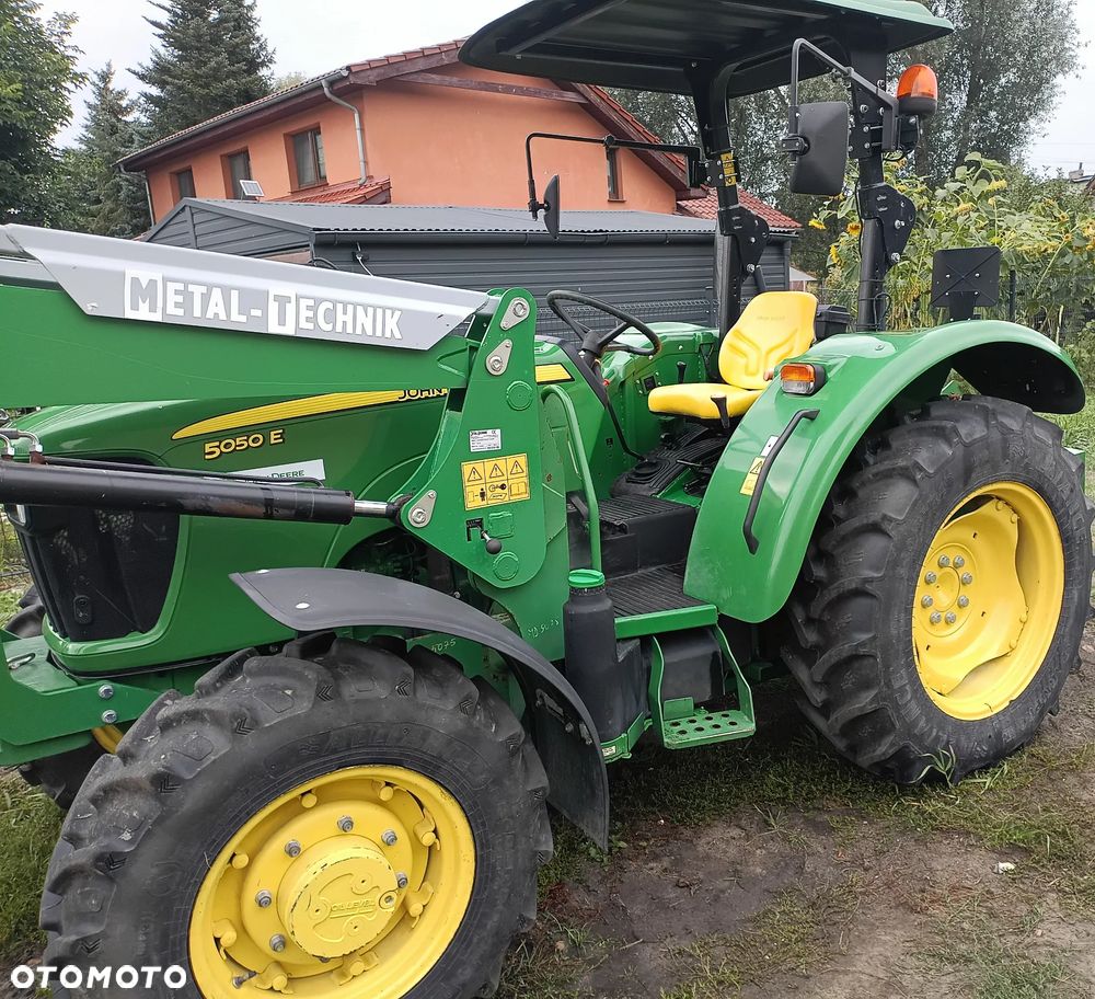 John Deere 5050E - 2