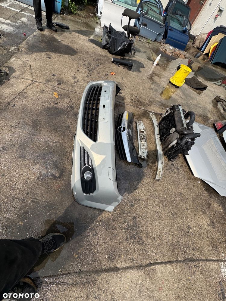 Opel astra H z157 szary srebrny  maska    Lampy przód przednie bi xenon kompletne 400sztuka prawa lewa   Klapa tył tylnia gtc 3 drzwi Coupe 300zl   Zderzak tył tylni opc 300zl   Drzwi przód przednie prawe lewe 300sztuka   Lusterko prawe lewe 100zl sztuka   Lampy tył tylne prawa lewe 100szt  Maska 300zl   Pas przedni 1.9 diesel kompletny z chłodnicami wentylatorami 450 zł   Grill -150 zł   Belka przód 100zl   Zderzak przedni 250 zł   Szybka wysyłka - 8