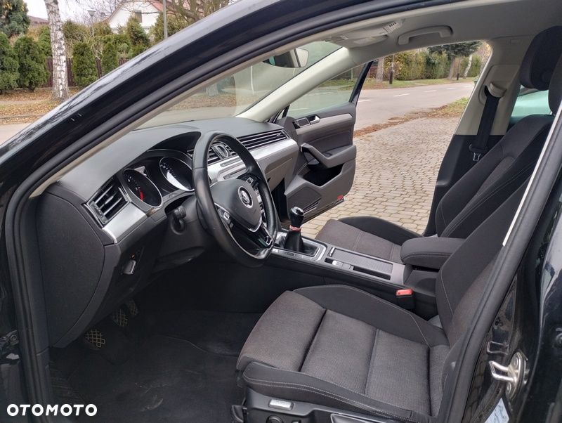 Volkswagen Passat - 9