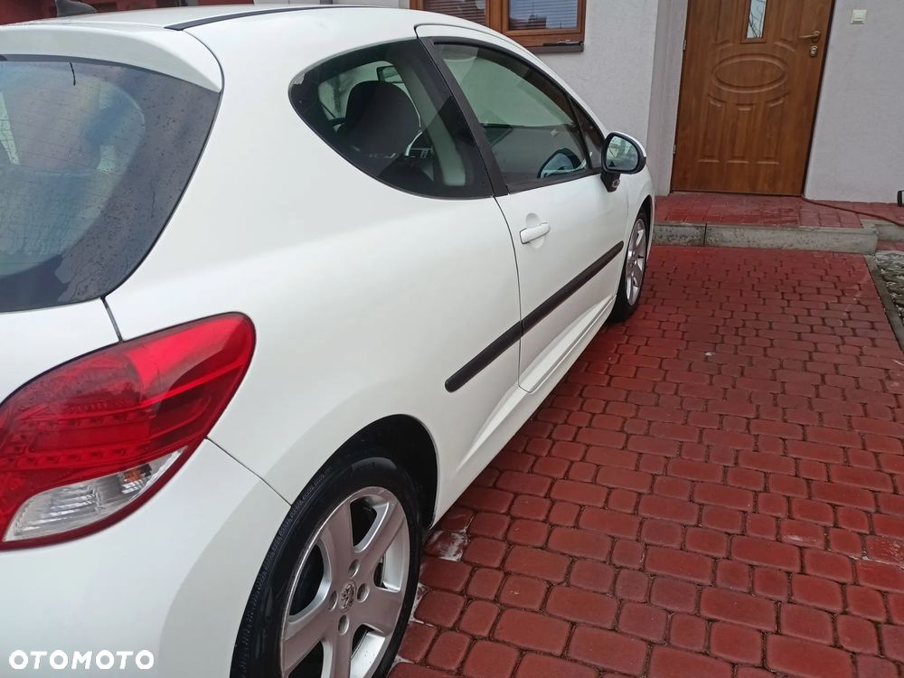 Peugeot 207 1.4 HDi Presence - 4