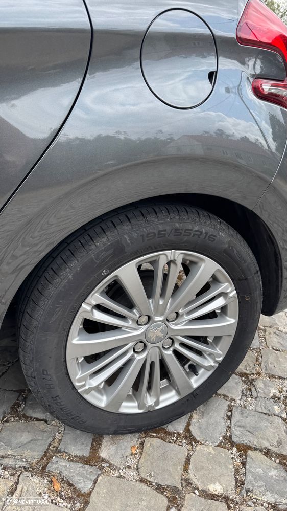 Peugeot 208 1.2 PureTech Style - 22