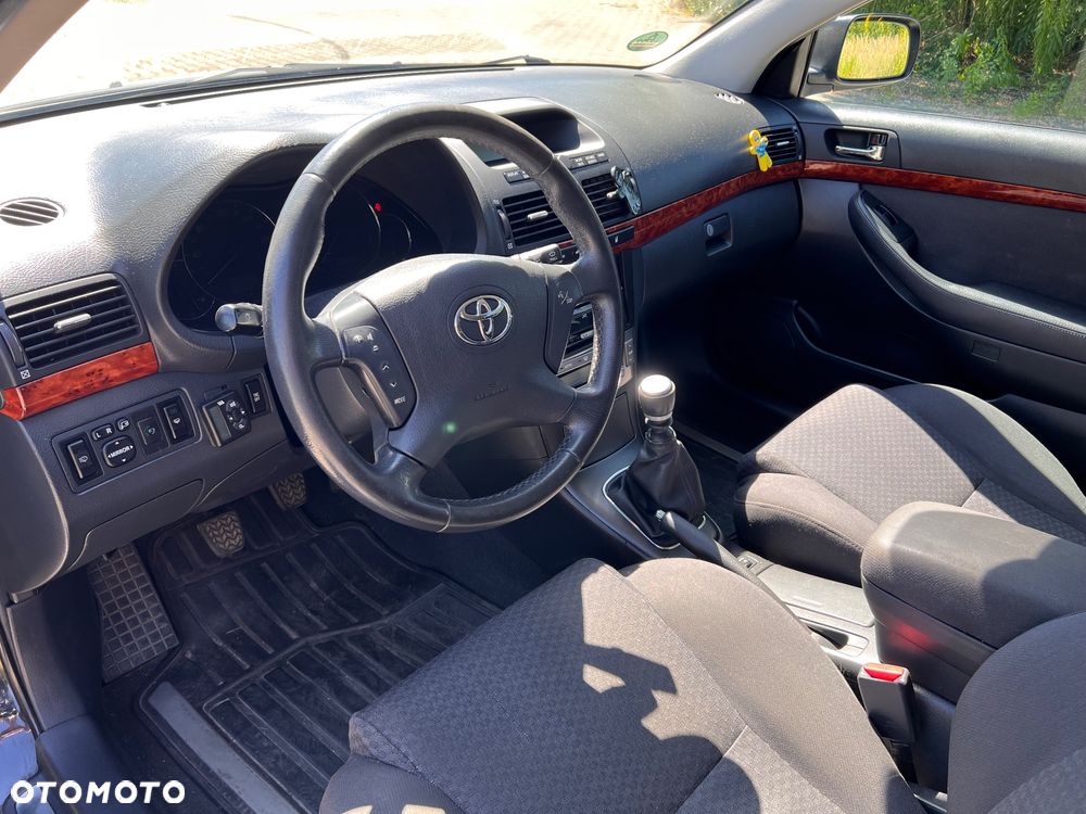 Toyota Avensis 2.2 D-4D X - 5