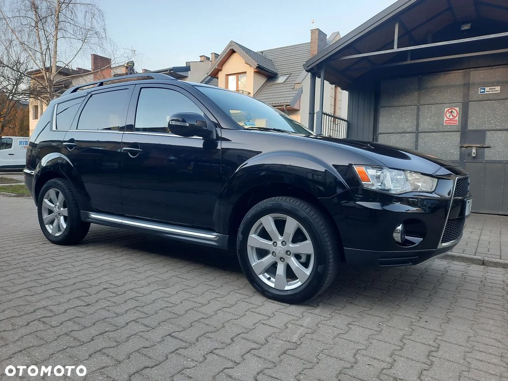 Mitsubishi Outlander - 1