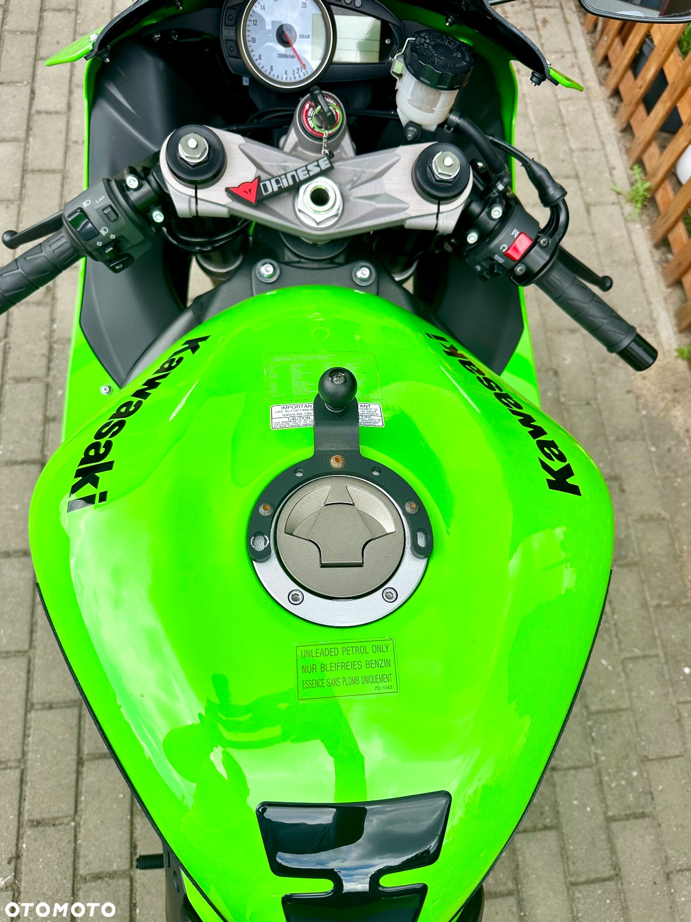 Kawasaki ZXR - 12