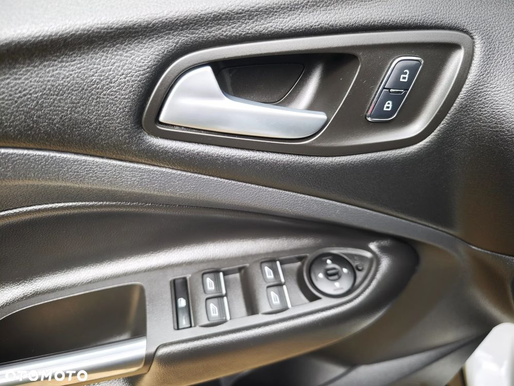 Ford Kuga 2.0 TDCi 2x4 Trend - 23